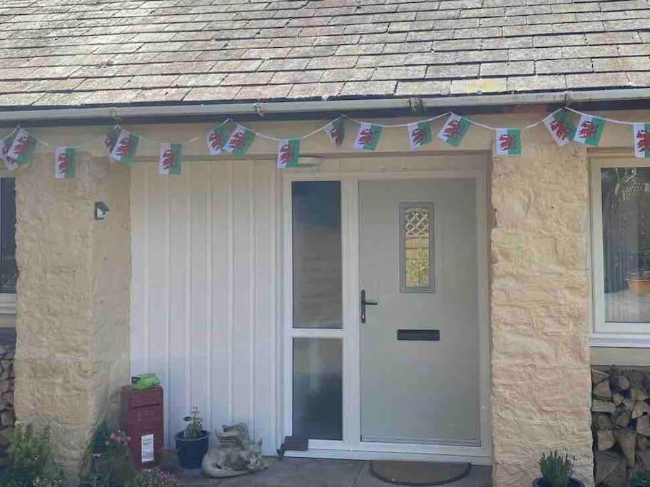 Beautiful Renovated Former Coach House Llandeilo Bagian luar foto