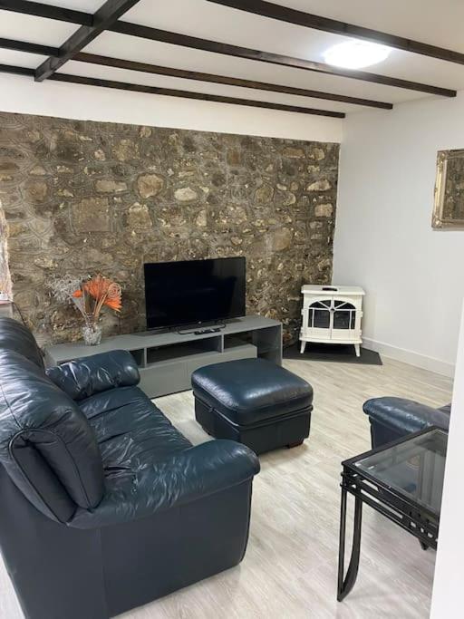 Beautiful Renovated Former Coach House Villa Llandeilo Bagian luar foto